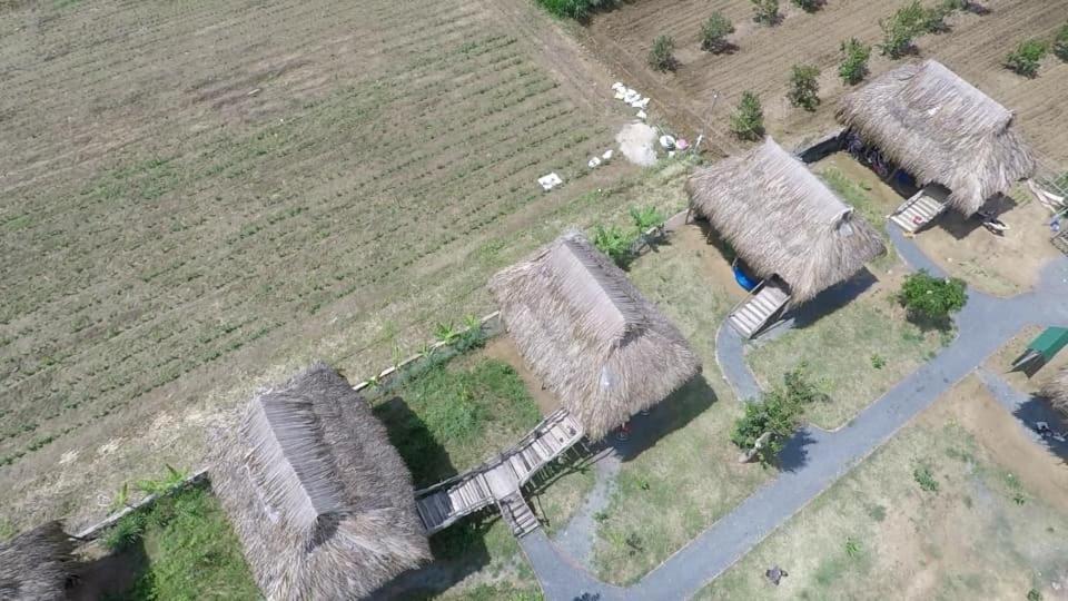 Sunny Field Eco Stilt House Villa Cat Tien Exteriör bild